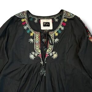 BIYA Johnny Was Top Embroidered Popover Gray Small